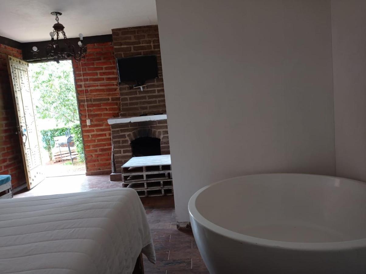Hotel Cabanas Azul Tequilana Арандас Экстерьер фото